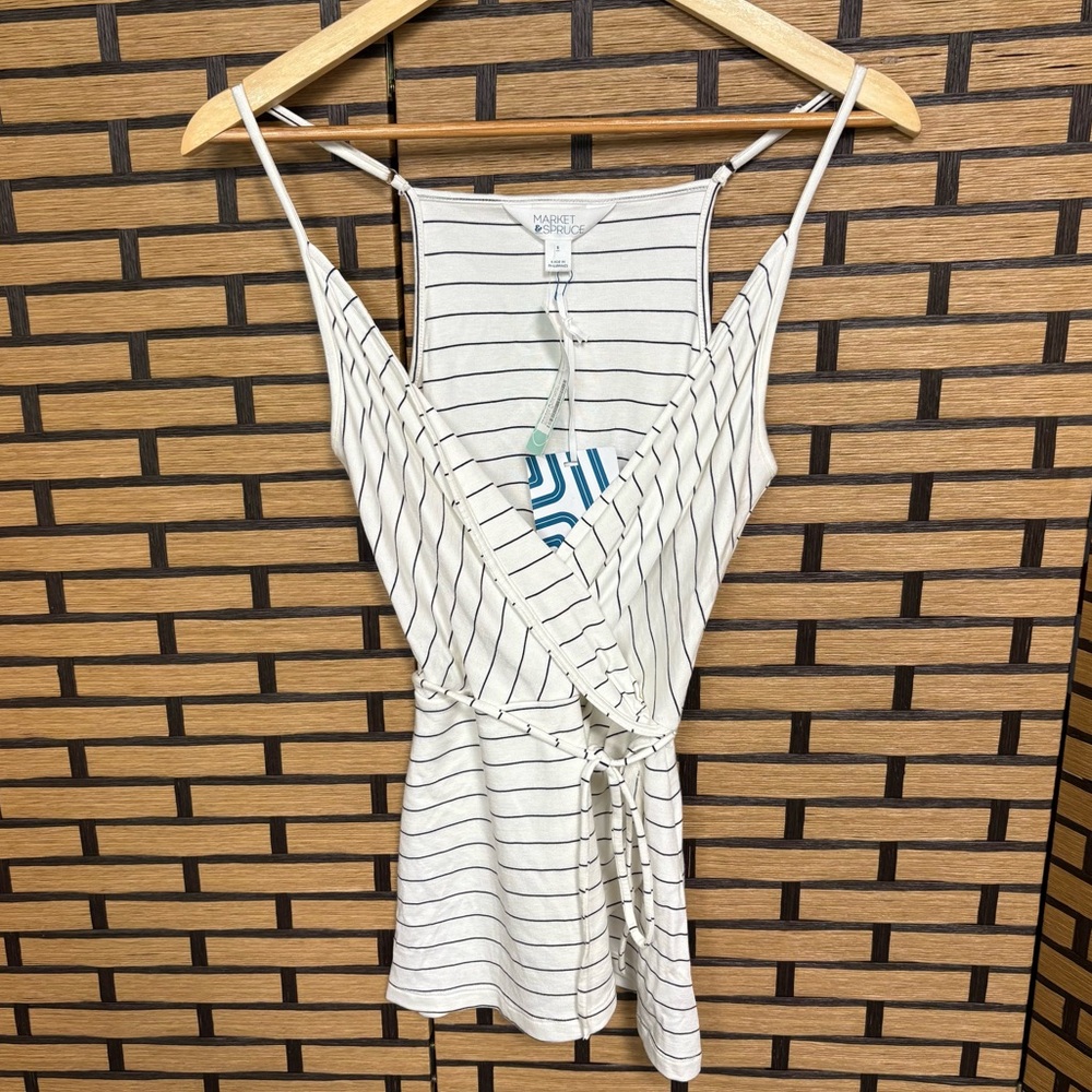 Market & Spruce White And‎ Black Stripe Tank Top Size Small